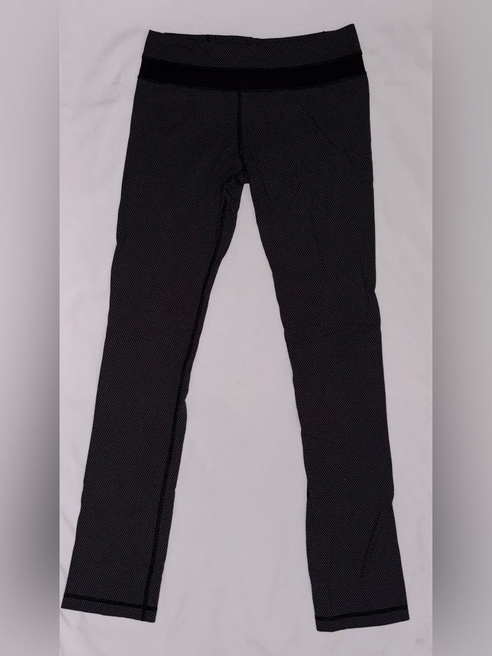 Lululemon Womens Size 8 Black White Patterned Yoga Pants Straight Leg 32” Inseam